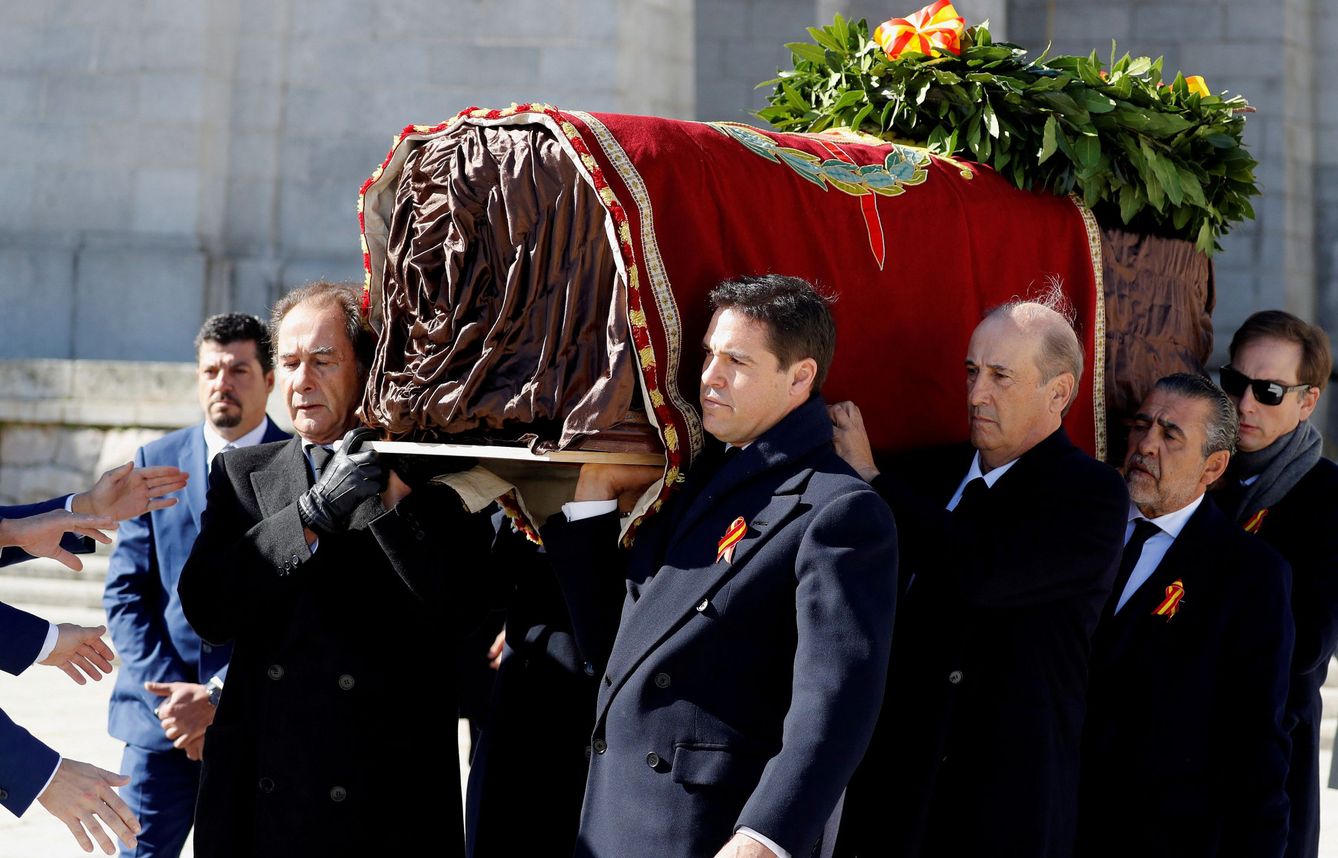 Exhumación de los restos de Franco. (Reuters)