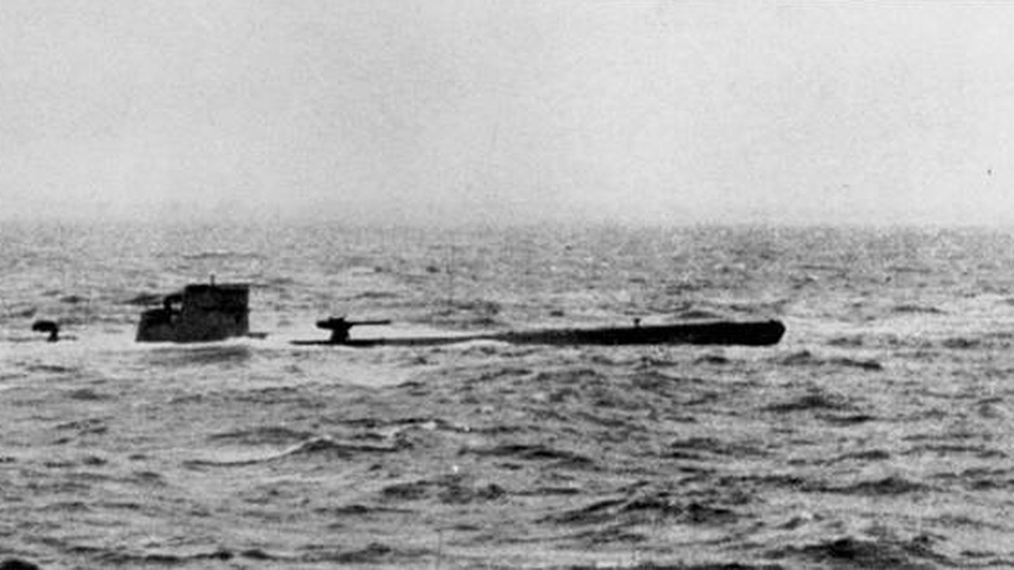 Un submarino U-110 nazi capturado por la Armada Real inglesa. (Royal Navy)