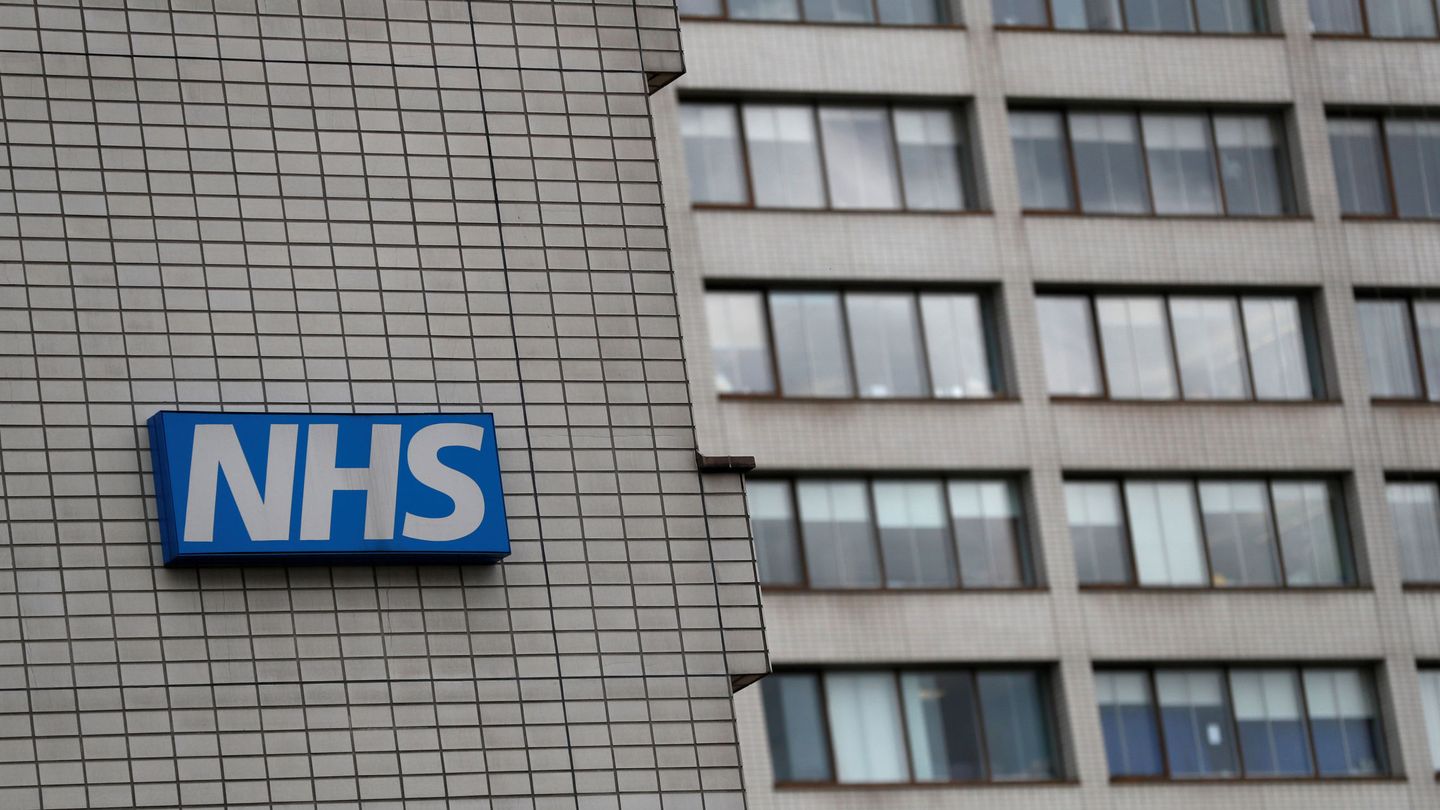 Un hospital de Londres tuvo que cerrar varias salas durante semanas (Reuters/Stefan Wermuth)