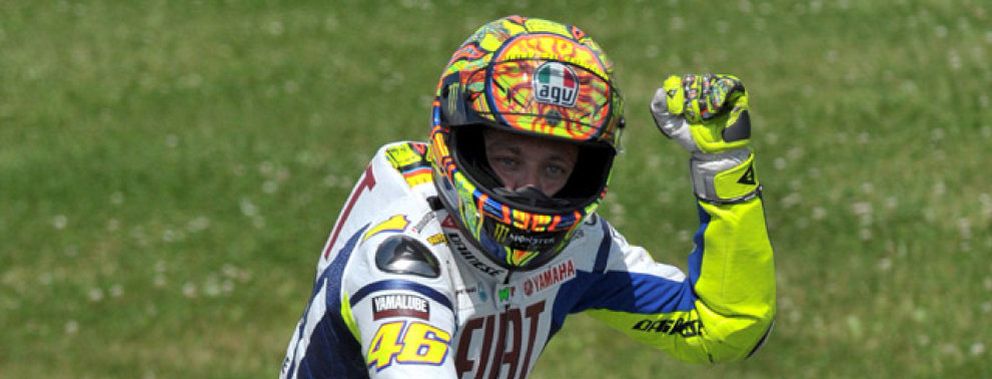 Foto: Rossi se lleva la victoria ante Lorenzo en un apretado final