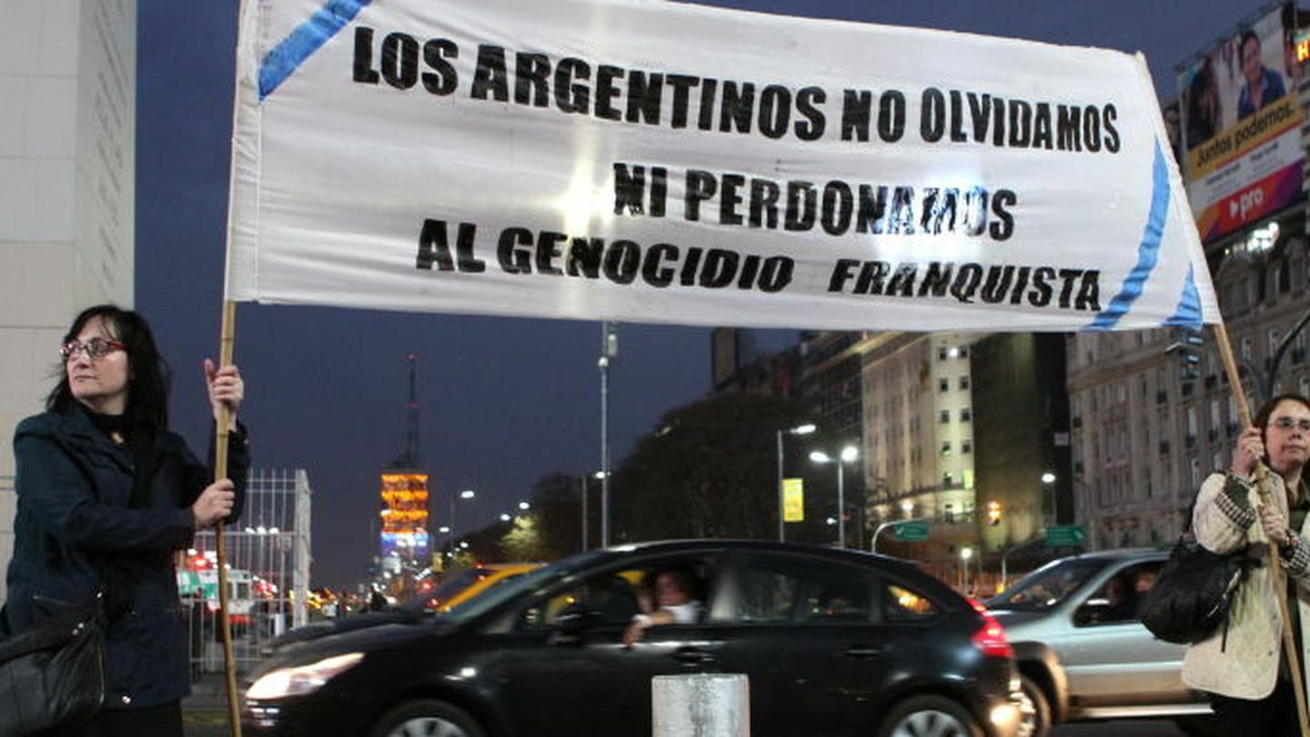 Protesta contra el genocidio franquista. (EFE)