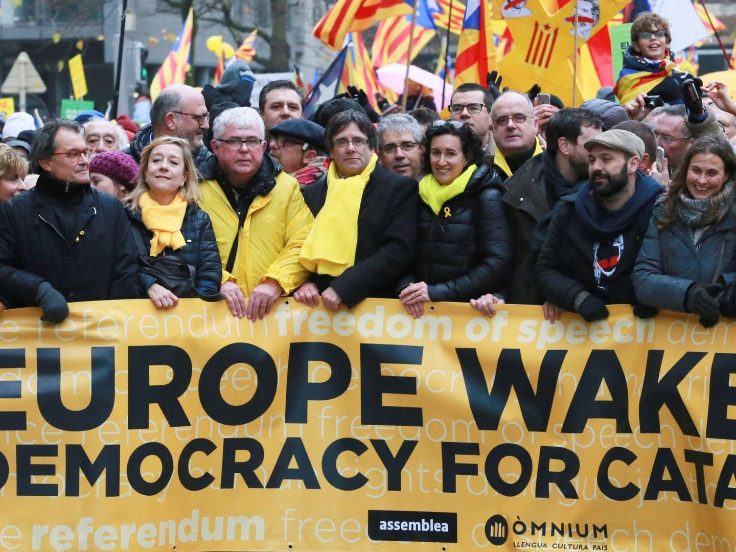 Marcha por la excarcelación de los exconsejeros presos, en Bruselas. (EFE)