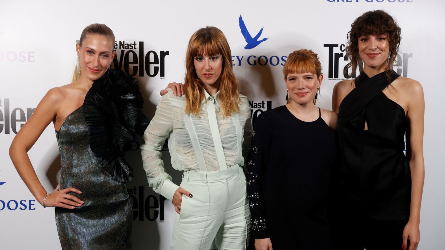 Las actrices de la serie 'Valeria' Teresa Riott, Paula Malia, Diana Gómez y Silma López durante la gala de los Premios Condé Nast Traveler. (EFE/Juanjo Martín)