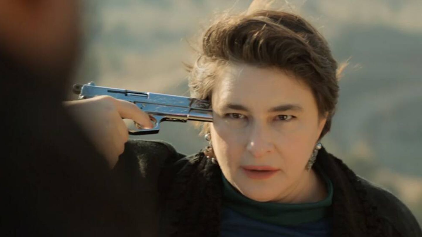 Esra Dermancıoğlu, interpretando a Behice en 'Tierra amarga'. (Atresmedia)