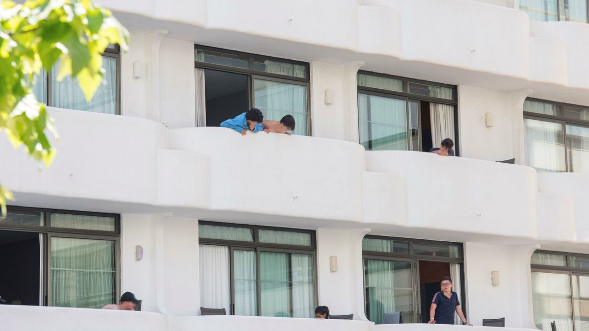El Gobierno de Baleares confirma que hay 16 estudiantes del 'megabrote' fugados