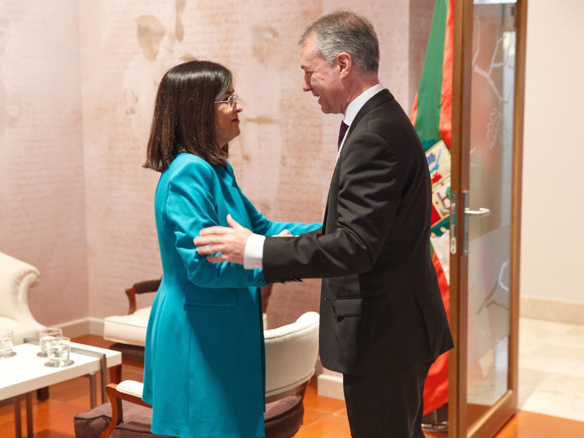 Foto: El lehendakari, Iñigo Urkullu, junto a la ministra de Política Territorial, Carolina Darias. (EFE)