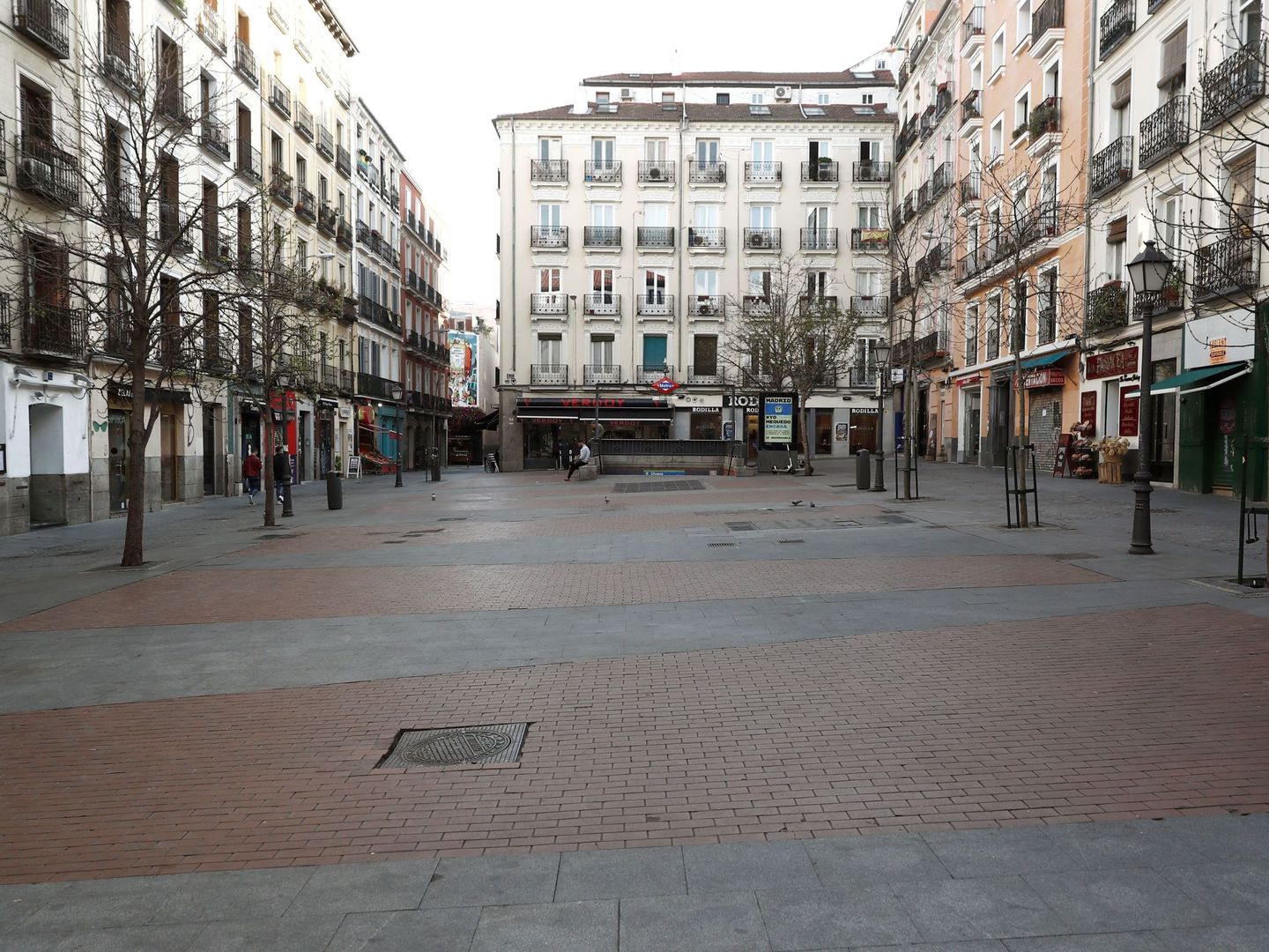 Las plazas de Madrid, vacías. Aislarse en casa, la mejor medida contra el coronavirus. (EFE)