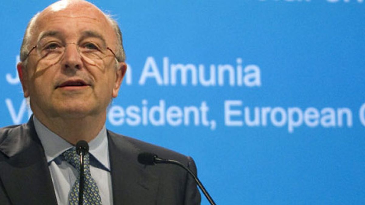 Almunia ve "un poco alejadas" las previsiones económicas del Gobierno