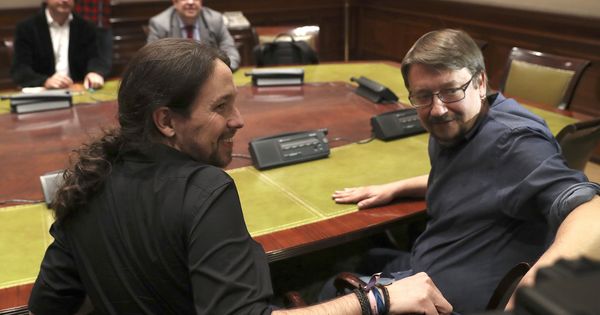 Foto: El secretario general de Podemos, Pablo Iglesias, y el coordinador de Catalunya en Comú, Xavier Domènech. (EFE)
