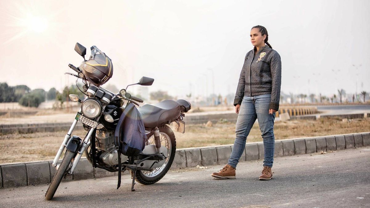 "Por amor": manual para cumplir el sueño de recorrer Pakistán en moto siendo mujer sola