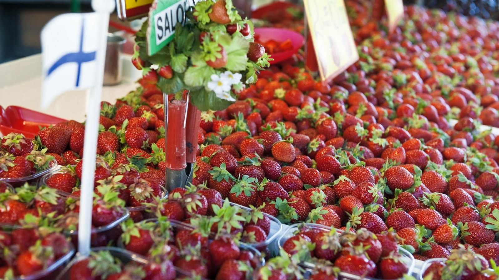 Foto: Fresas en un mercado de Finlandia (Corbis)