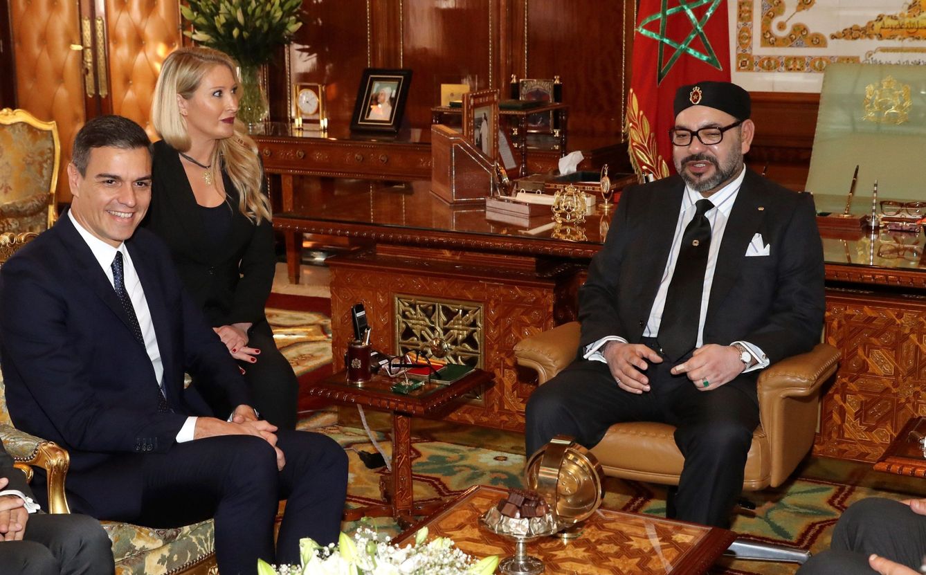 El presidente del Gobierno en funciones, Pedro Sánchez, y el rey Mohamed VI de Marruecos. (EFE)