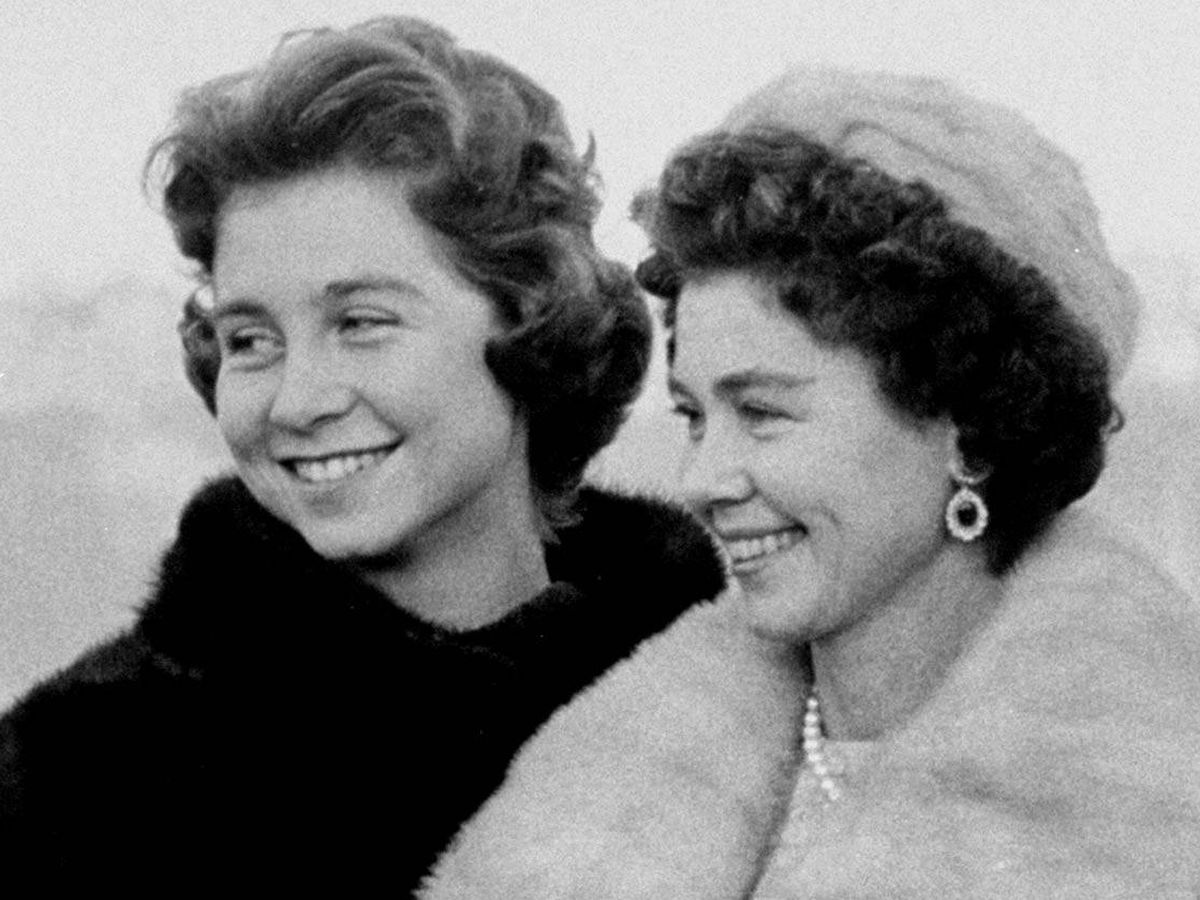 Foto: La reina Sofía, junto a su madre. (Getty)
