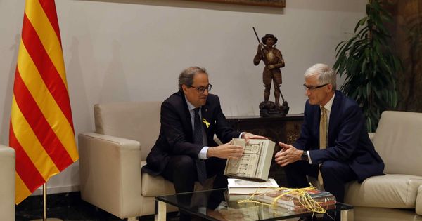 Foto: El presidente de Cataluña, Quim Torra, y el presidente de Flandes, Geert Bourgeois, el pasado mes de julio en el Palau. (EFE)