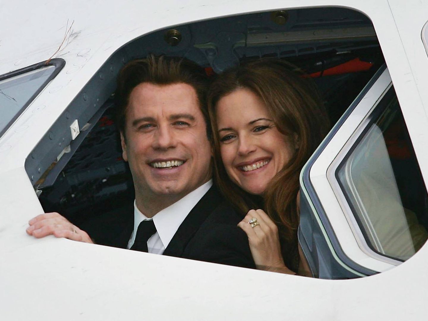  John y Kelly posan en la cabina de un avión. (Getty)