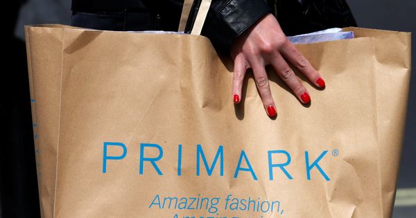 Foto: Una bolsa de ropa de Primark | Reuters