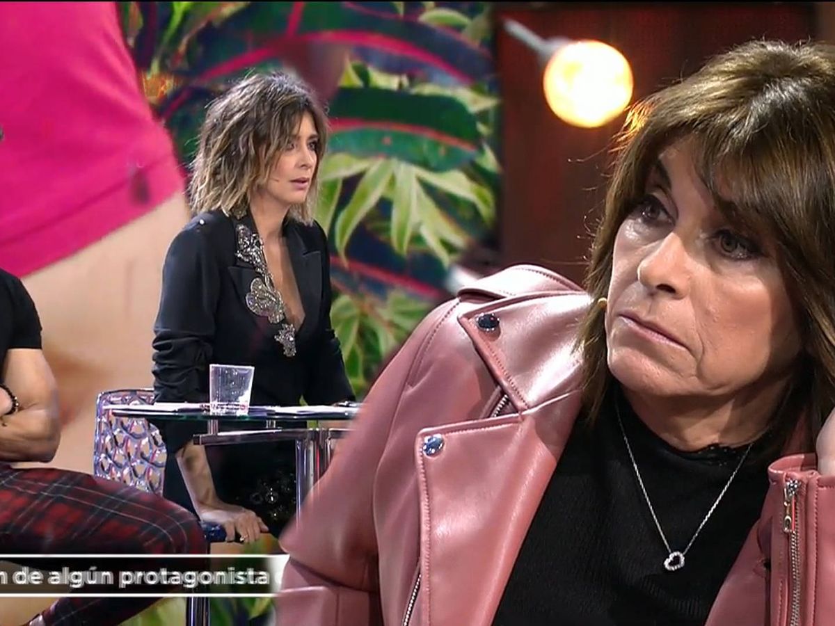 Foto: Sandra Barneda y Paula, la madre de Andrea, en 'El debate de las tentaciones'. (Mediaset España)