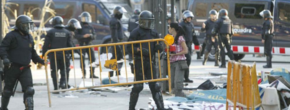 Foto: Felip Puig crea una unidad especial contra la "guerrilla urbana" del 15M