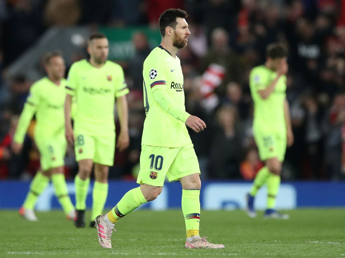 Messi no apareció y el FC Barcelona no tuvo respuesta al Liverpool. (Reuters)