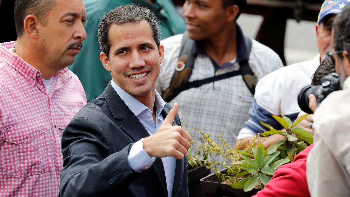 Guaidó pide a los militares de Venezuela que "den un paso" como el general Carvajal