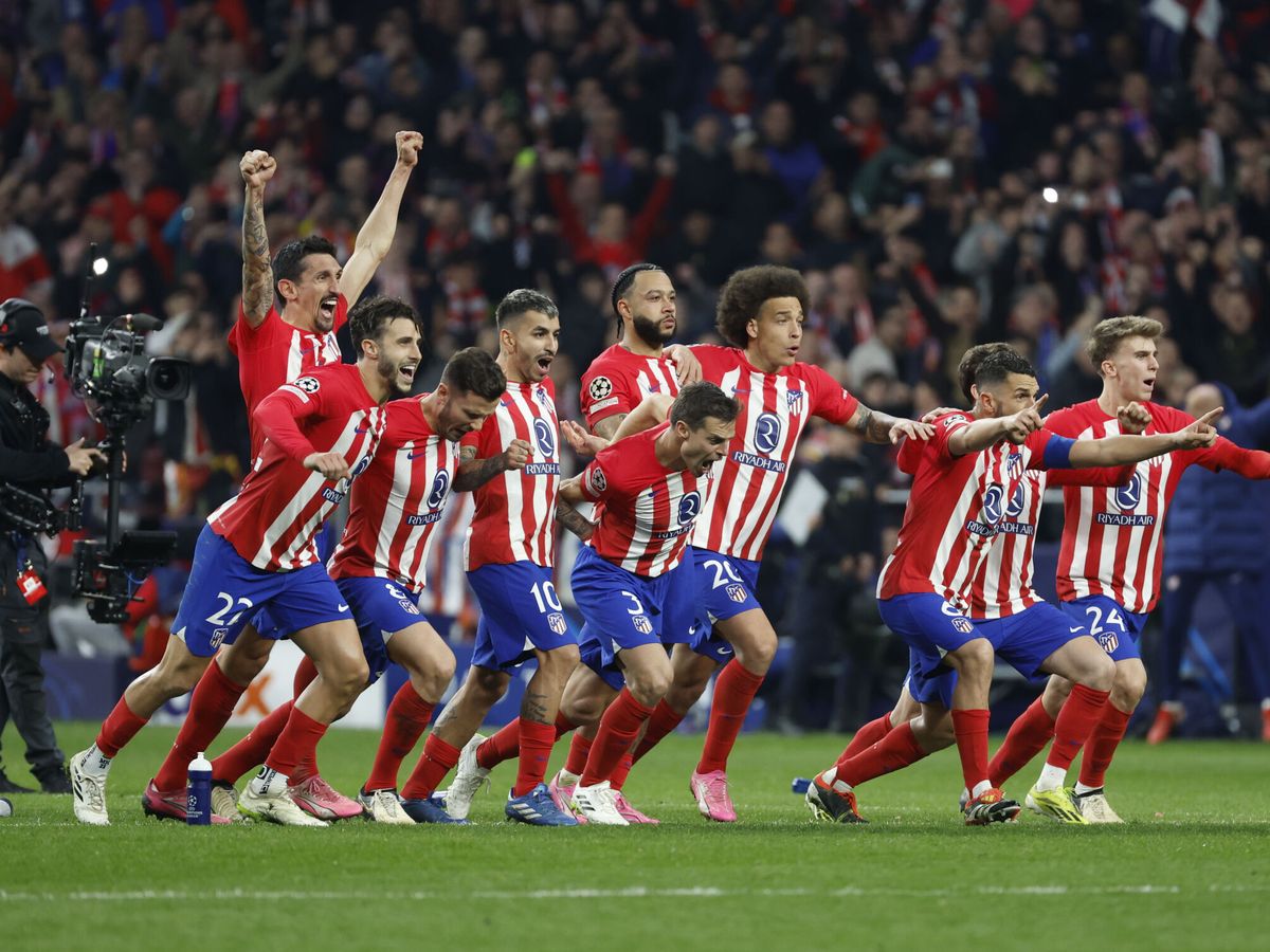 Foto: Los jugadores del Atlético de Madrid celebran el pase a cuartos (EFE/Mariscal).