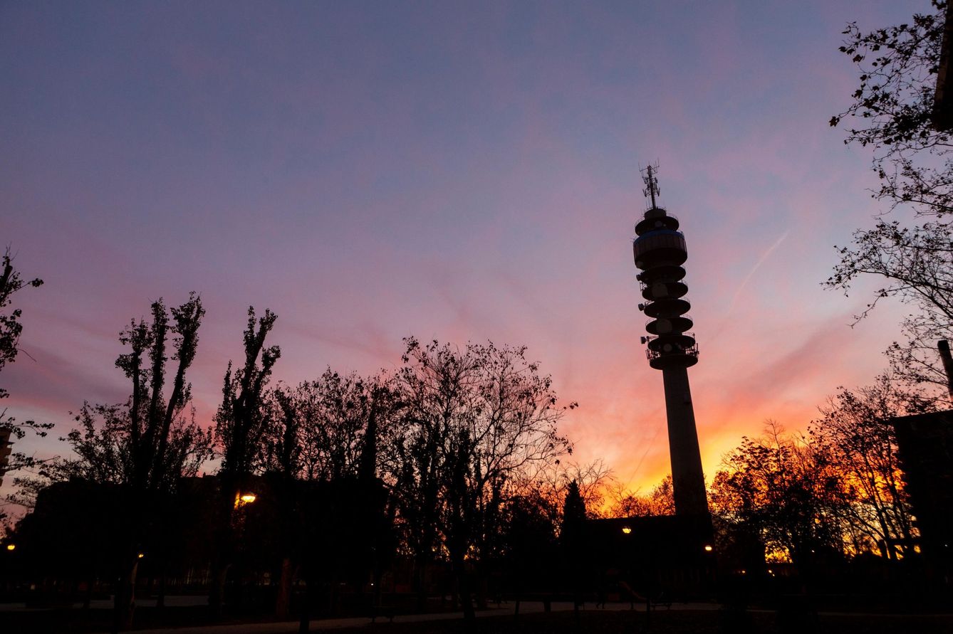 Torre de comunicaciones en Zaragoza. (EFE)
