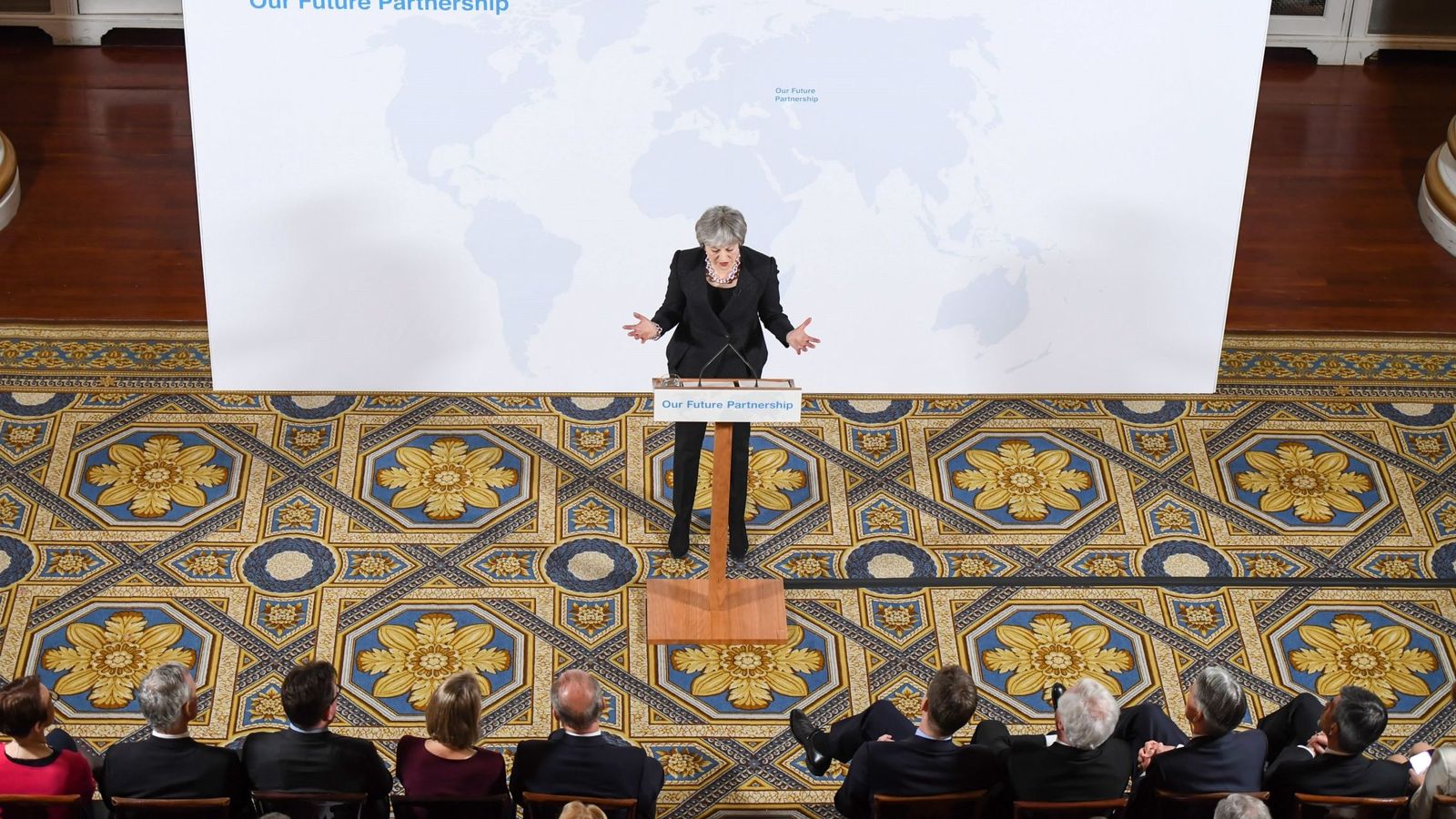 Foto:  Theresa May expresa su posición de cara a la próxima fase de las negociaciones del "brexit" durante un acto en la Mansion House en Londres. (EFE)