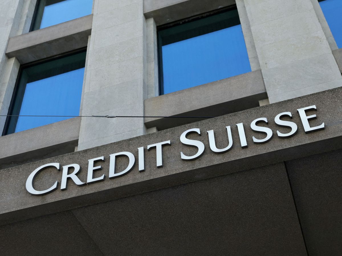 Foto: Logo de Credit Suisse en una de sus oficinas. (Reuters/Denis Balibouse)