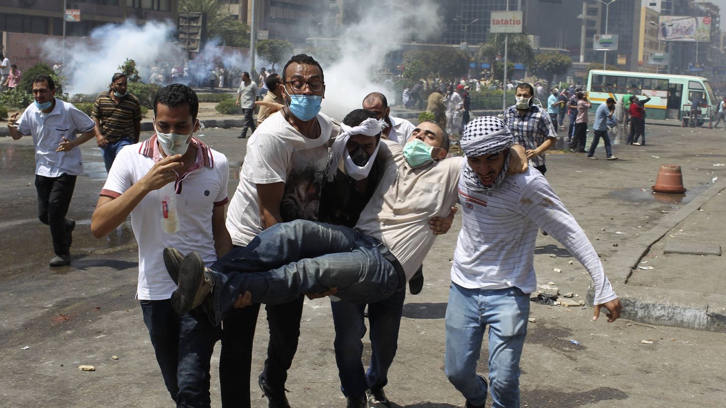 Partidarios del islamista Mohamed Morsi protestan en la plaza de Rabaa, en 2013. (Reuters)