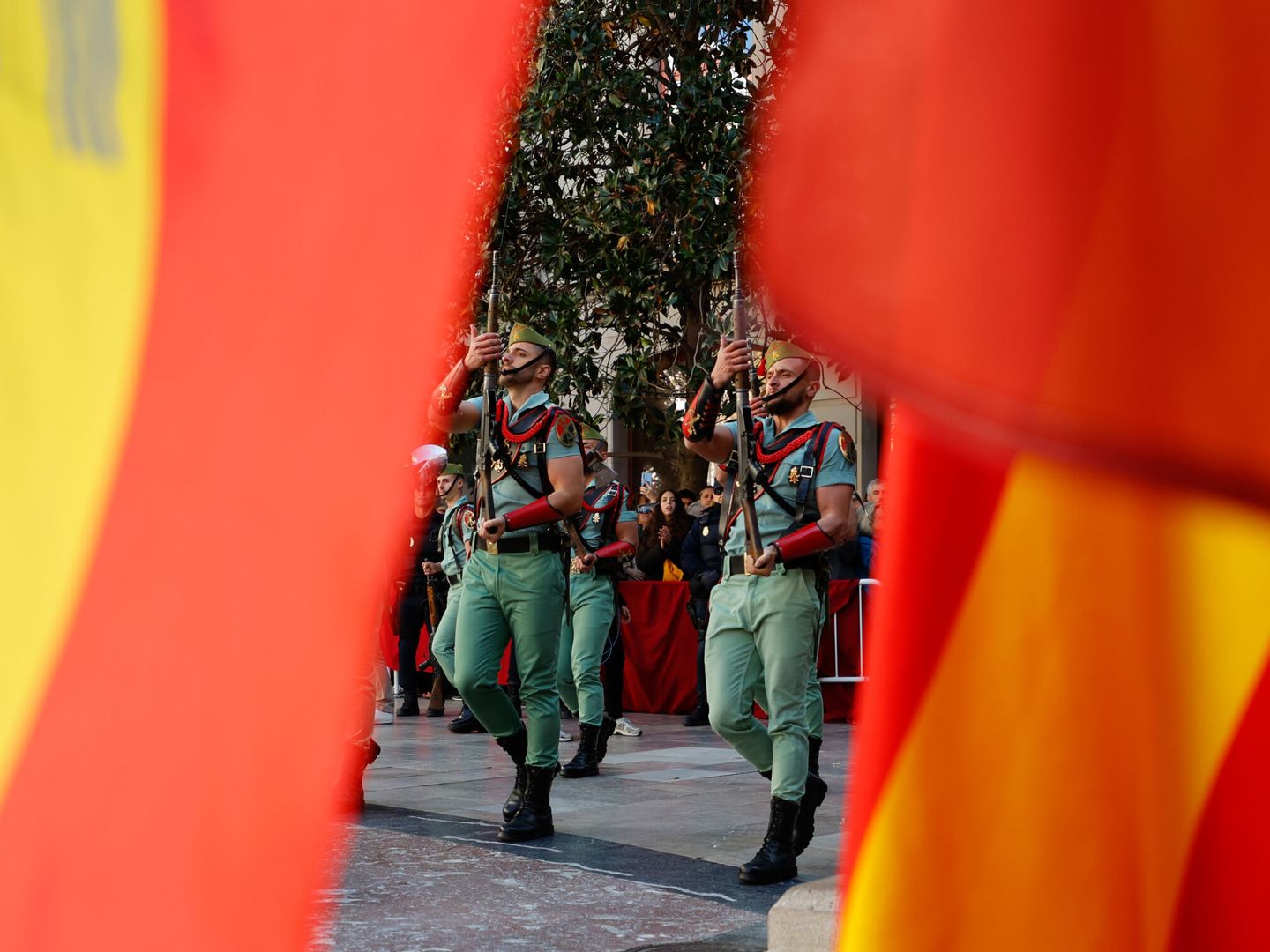 Desfile de La Legión durante la celebración el pasado martes del Día de la Toma de Granada. (Europa Press/Álex Cámara)