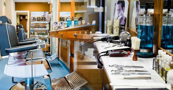 Foto: El interior de la peluquería de Manuel Aranda, en Madrid. 
