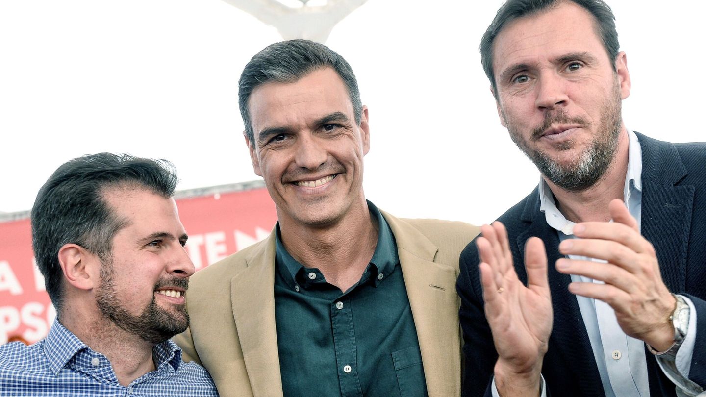 Pedro Sánchez, junto a Luis Tudanca y Óscar Puente en Valladolid. (EFE)