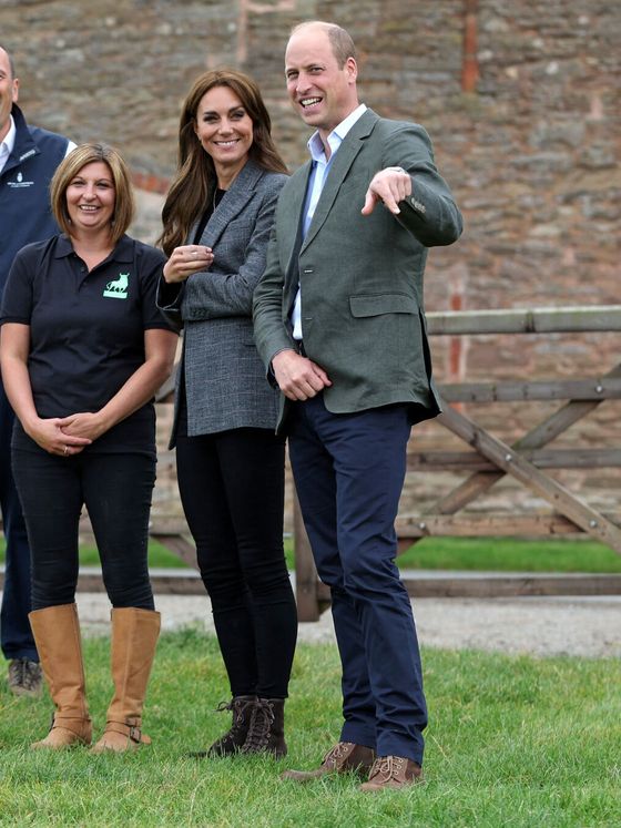 La princesa de Gales con skinny jeans negros. (Reuters)