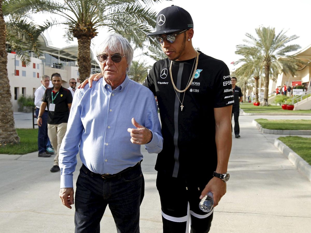 Foto: Ecclestone y Hamilton, en Baréin en 2015. (Reuters/Hoch Zwei)