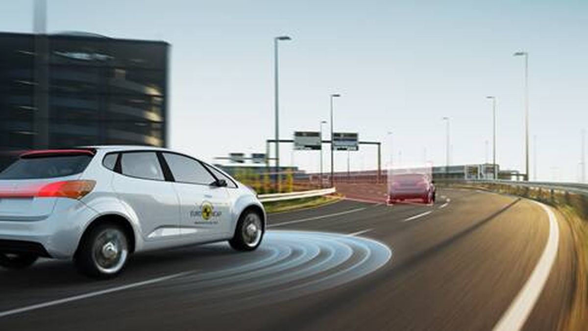 Euro NCAP analiza siete asistentes de autopista y solo uno le parece 'muy bueno'