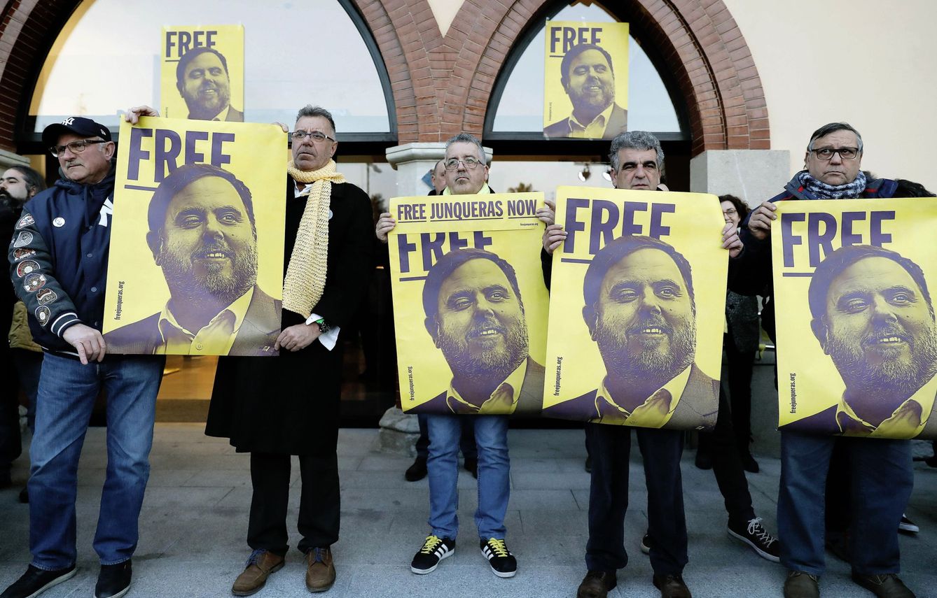 Concentración por la libertad de Oriol Junqueras en la prisión de Estremera. (EFE)