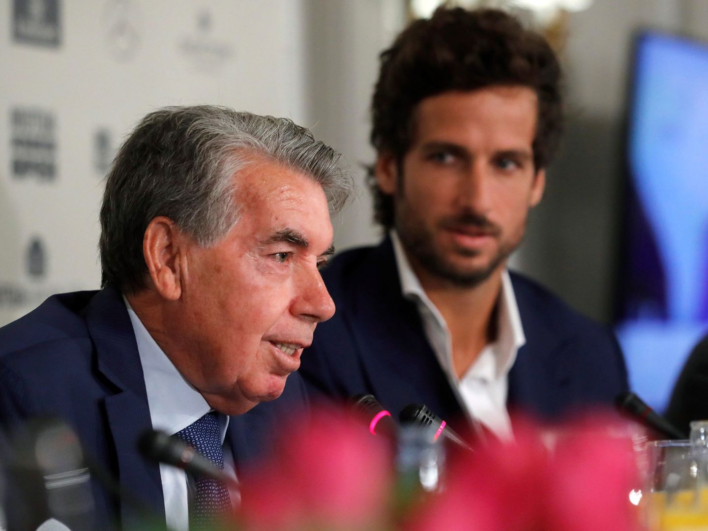 Feliciano López (en segundo plano) sustituirá a Manolo Santana en la dirección del Mutua Madrid Open a partir de 2019. (EFE)