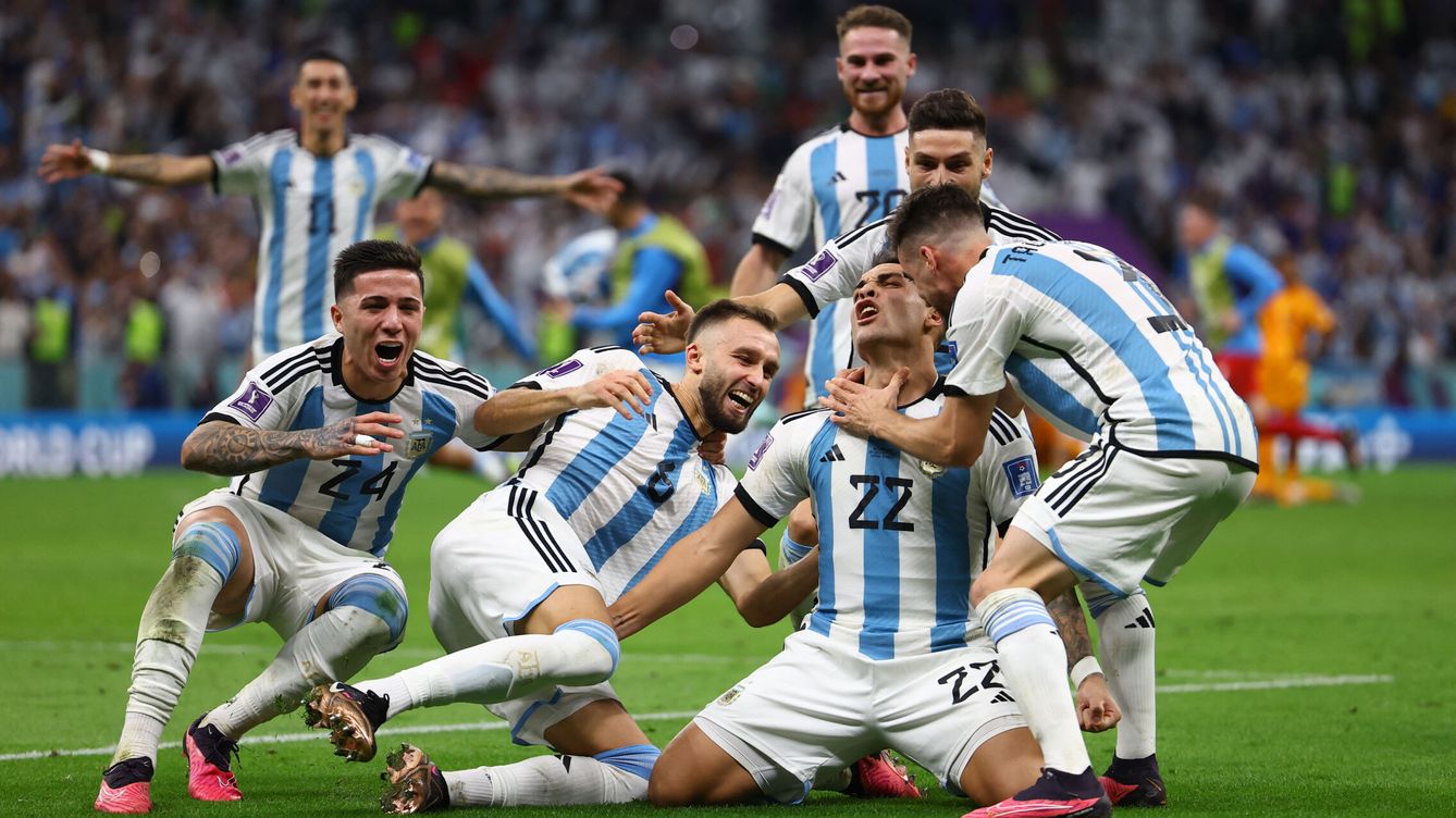 Foto: Argentina, a 'semis' tras los penaltis. (Reuters/Kai Pfaffenbach)
