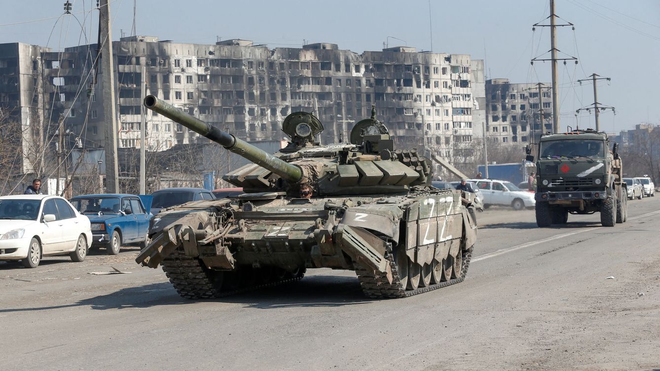Foto: Un tanque prorruso en las calles de Mariúpol. (Reuters/Alexander Ermochenko)