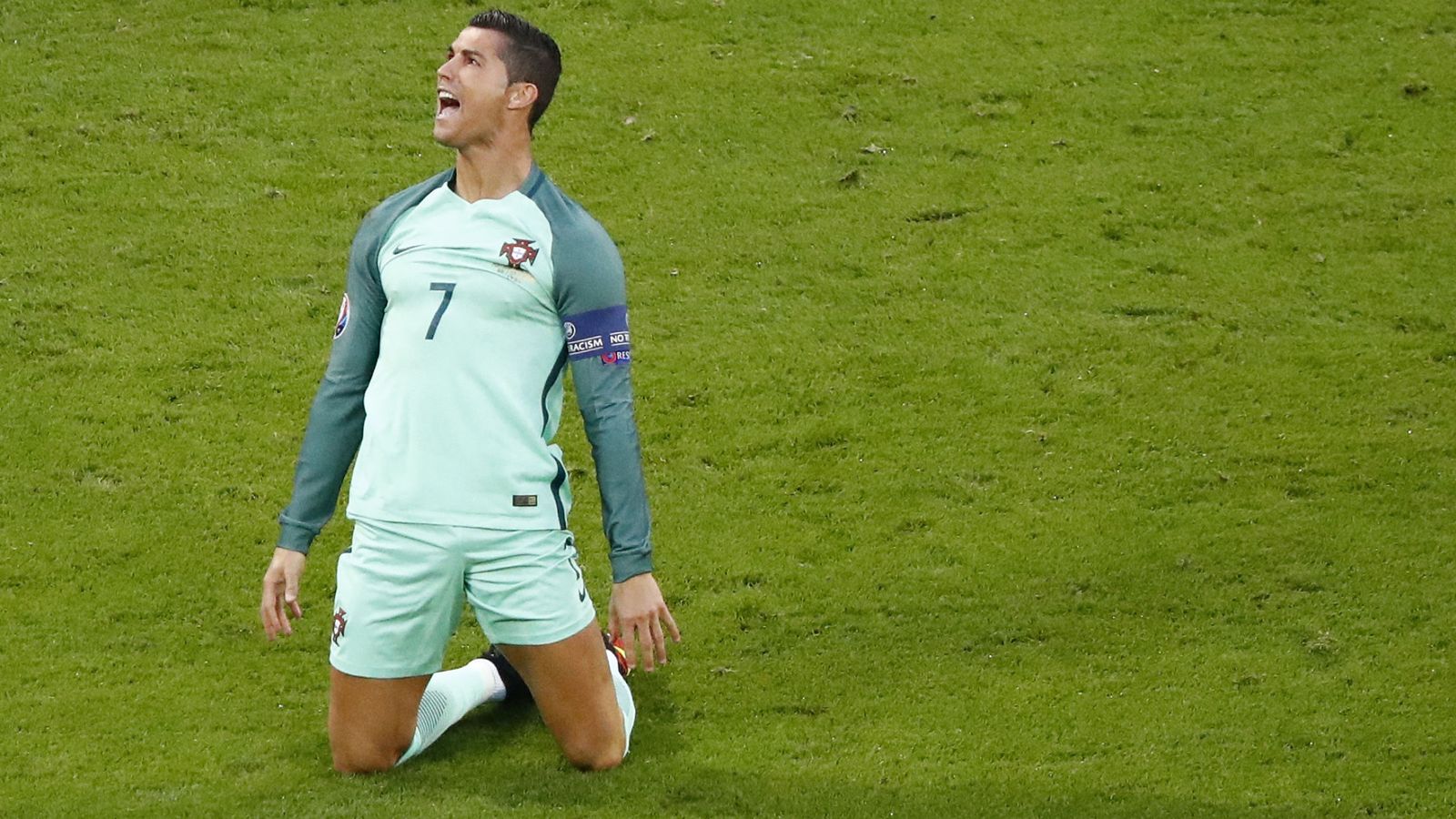 Foto: Cristiano Ronaldo celebra el pase a la final de la Eurocopa de Francia (Reuters)