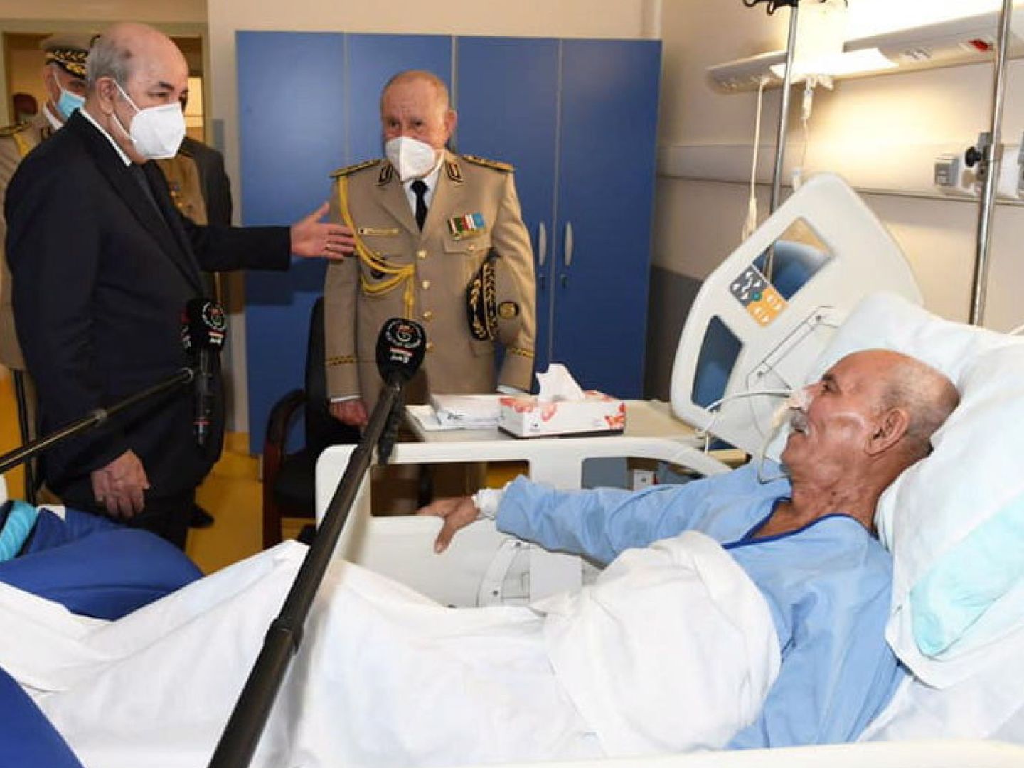 El líder del Frente Polisario, Brahim Ghali, en un hospital argelino. Es una imagen de 2021 distribuida por el Gobierno de Argelia. (EFE/EPA/ALGERIAN PRESIDENCY)