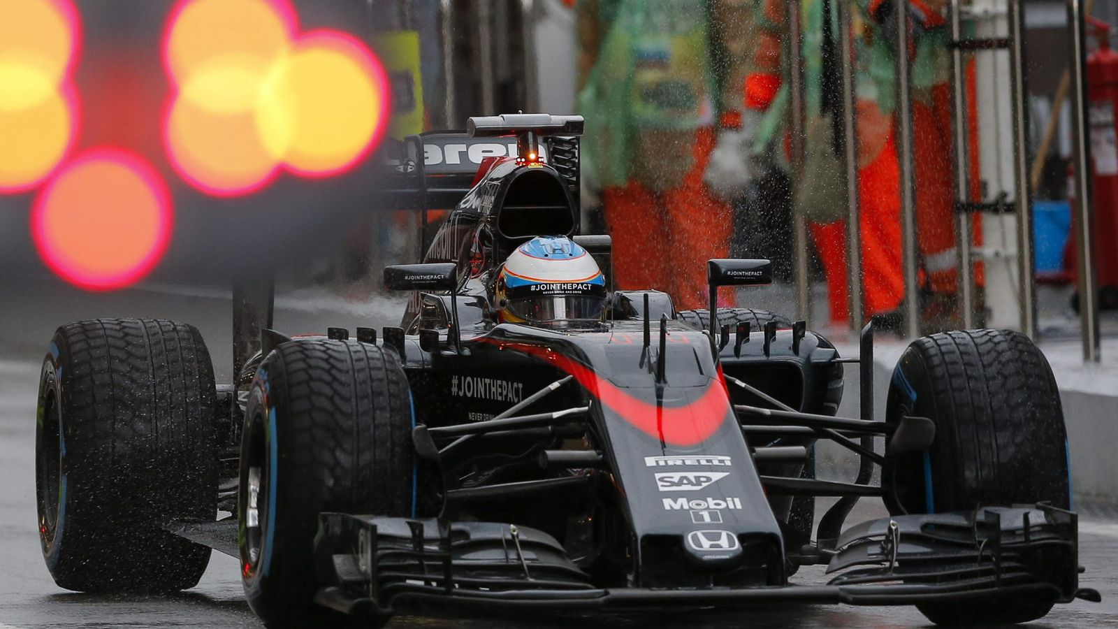 Foto: Fernando Alonso durante el último gran premio de Fórmula 1 (Efe)