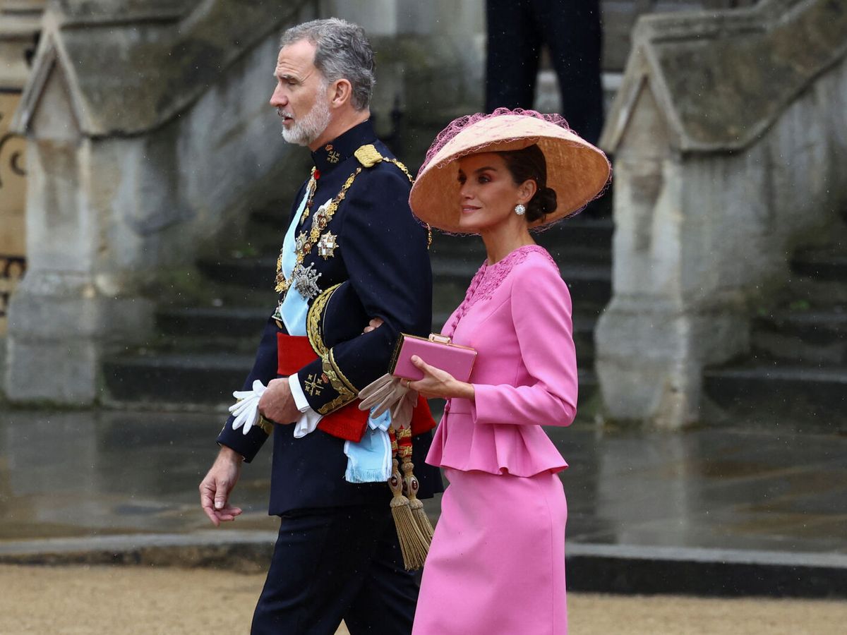 Foto: Los reyes Felipe y Letizia llegando a la coronación. (Reuters/Lisi Niesner)