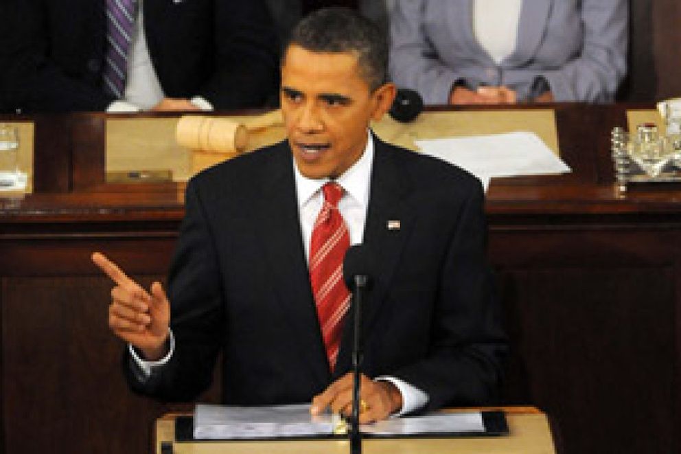 Foto: Obama firma la ley de promoción de empleo dotada con 38.000 millones de dólares