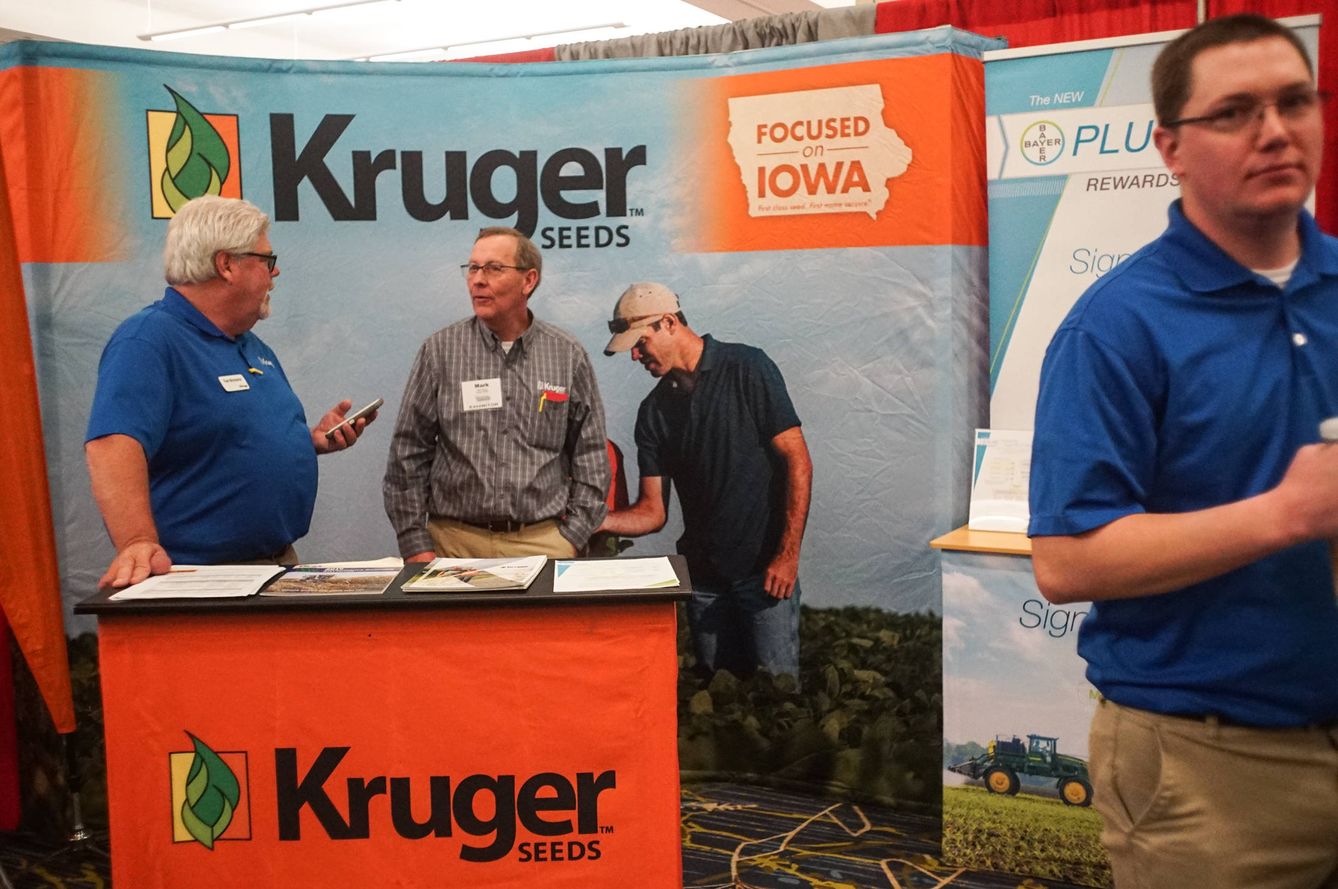 Puesto del proveedor de semillas Kruger. Iowa Power Farming Show, Des Moines. (G. Cervera)