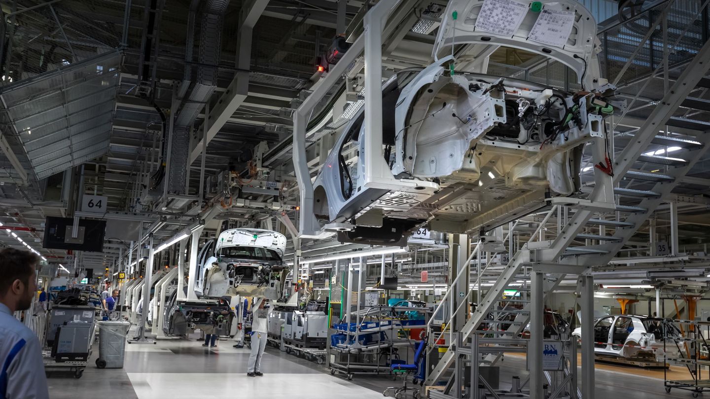 Línea de montaje de Volkswagen. (Reuters)