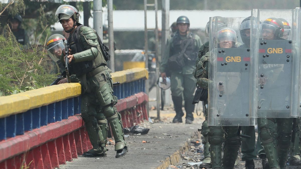 Borrell advierte que España condenaría una intervención militar en Venezuela