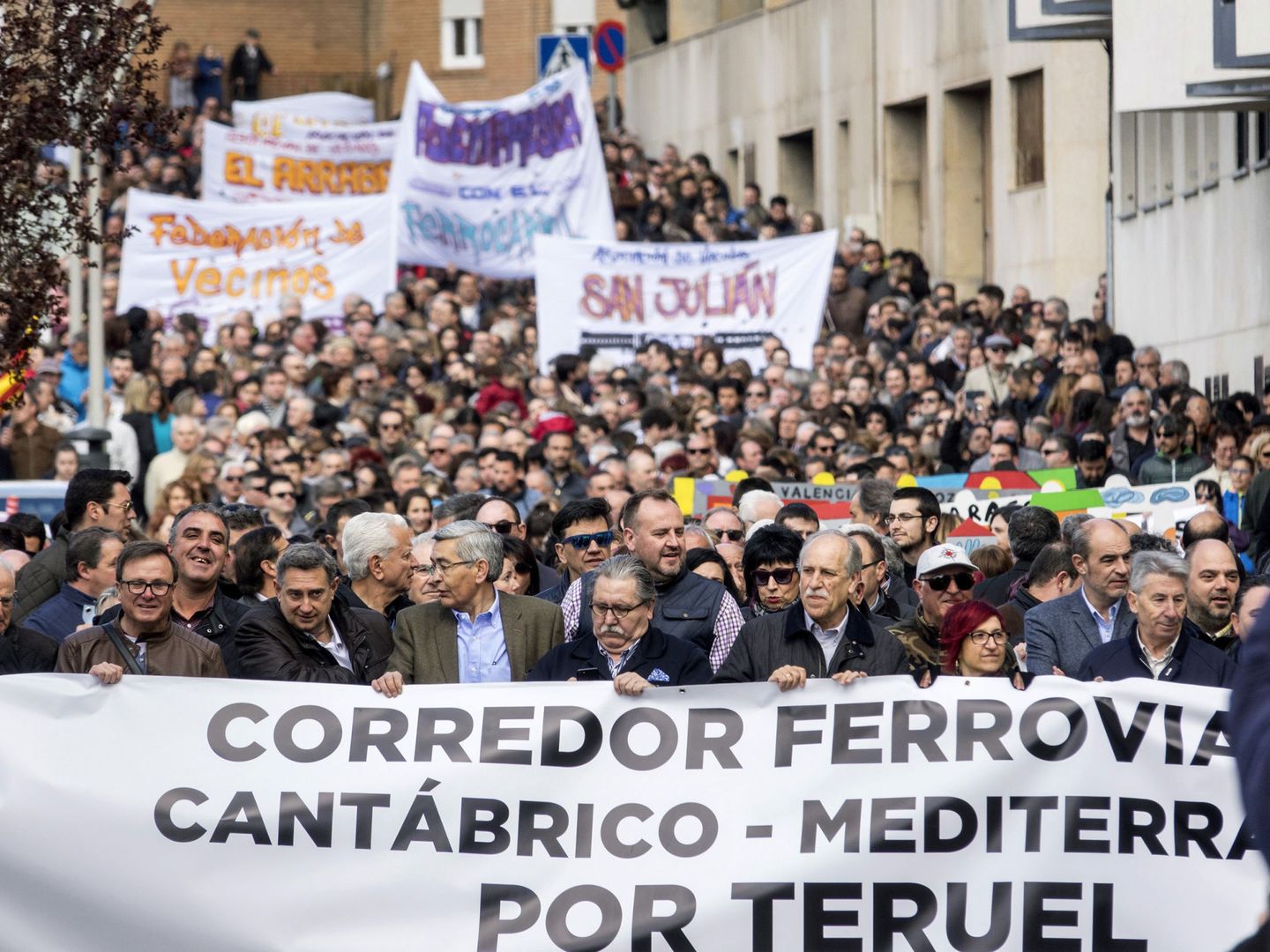 Manifestación en Teruel a favor del Corredor Cantábrico el pasado mes de abril. (EFE)