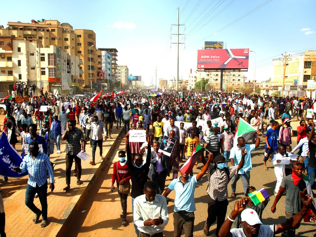 Foto: Manifestación a favor del Gobierno civil en Jartum, Sudán. (Reuters)