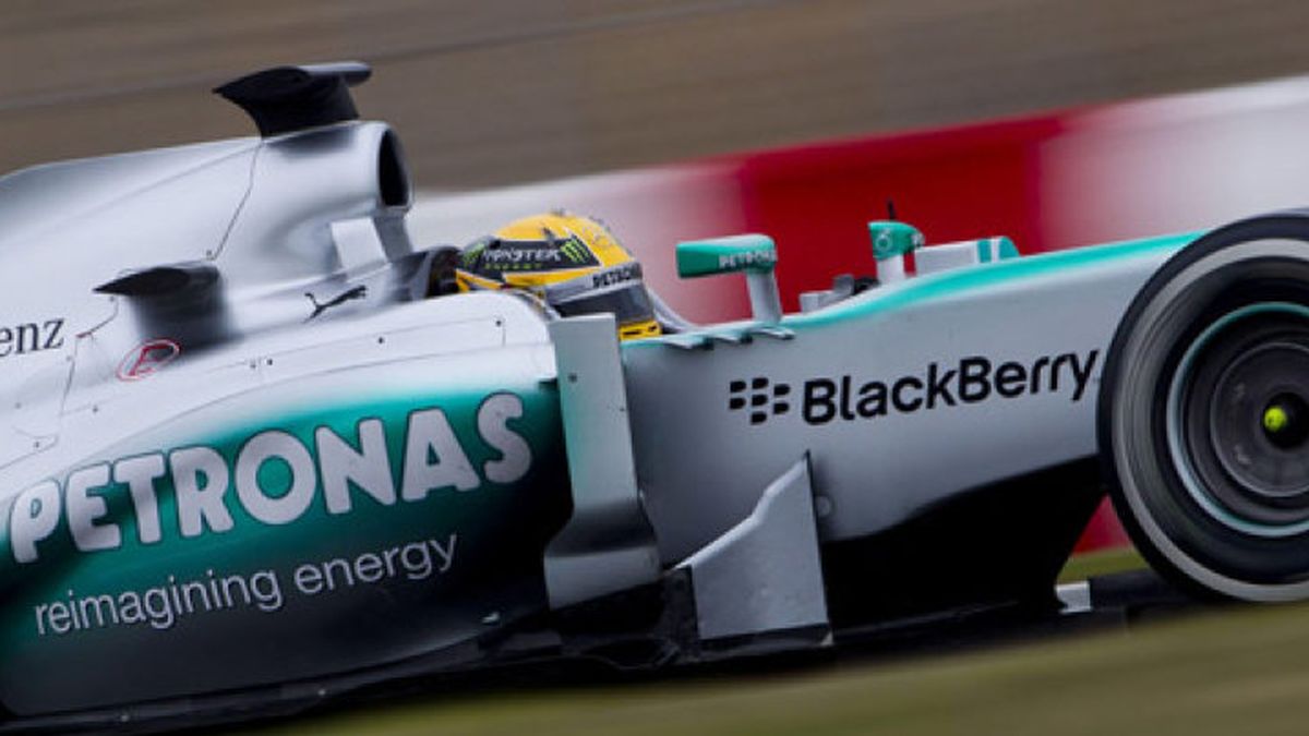 ¿Han hecho 'trampas' Hamilton y Mercedes en la mejor vuelta de pretemporada?